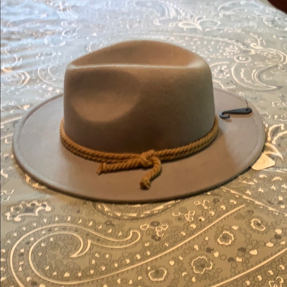 Grey felt hat.